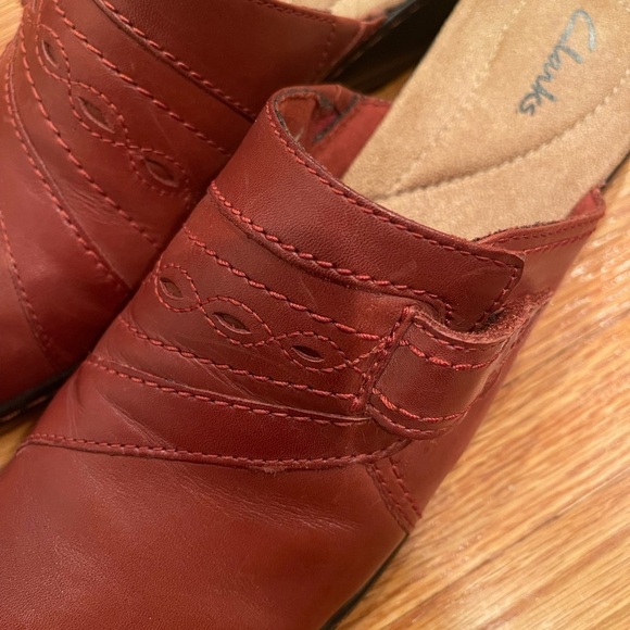 Clarks Red/Burnt Orange Mules Comfortable Slip-On Design - Picture 4 of 4